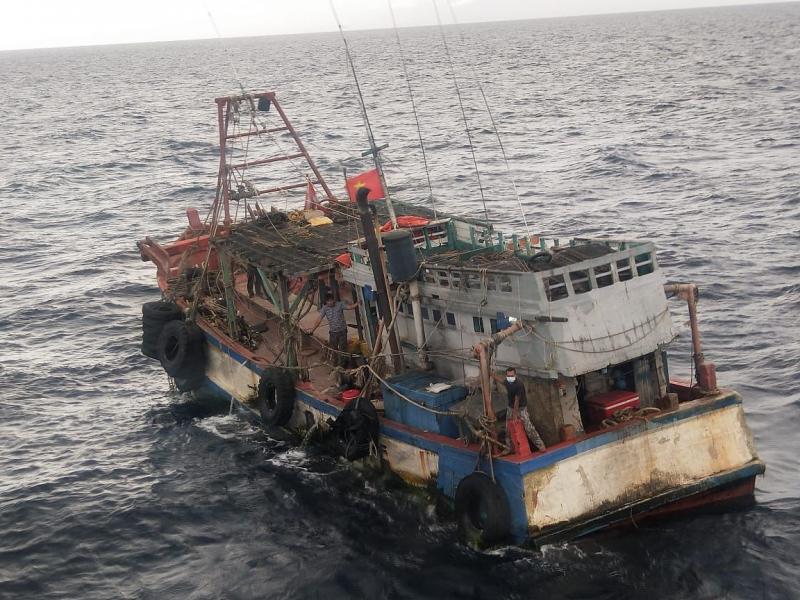 Kapal pencuri ikan.