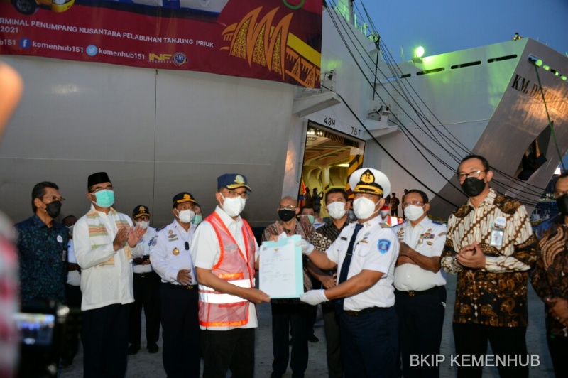 Menhub dan jajaran di Pelabuhan Tanjung Priok