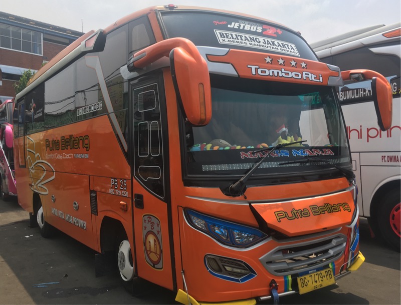 Bus Putra Belitang tujuan Belitang, Sumatera Selatan di Terminal Induk Kota Bekasi, Rabu (25/8/2021). Foto: BeritaTrans.com.