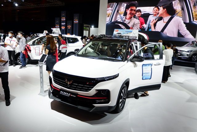 Wuling Almaz RS di IIMS Hybrid 2021. 