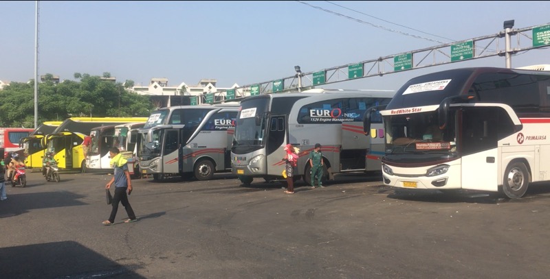 Bus Antarkota tujuan Jawa Barat hingga Jawa Tengah yang berada di Terminal Kota Bekasi, Jum`at (27/8/2021) pagi. Foto: BeritaTrans.com.