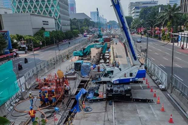 Pengerjaan fisik konstruksi MRT Jakarta Fase 2A terus berjalan dan saat ini progres sudah mencapai 20,459%. Foto: sindonews.com.