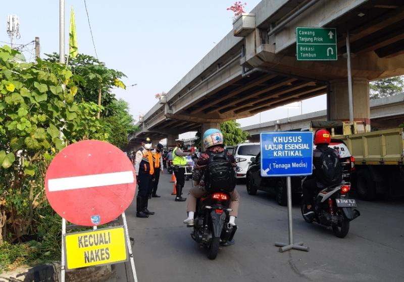 Penyekatan masuk Jakarta di Lampiri, Kalimalang saat PPKM Darurat. (Ist)