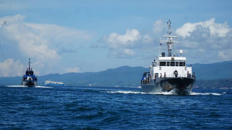 Kapal melintasi perairan Maluku. (Ist)