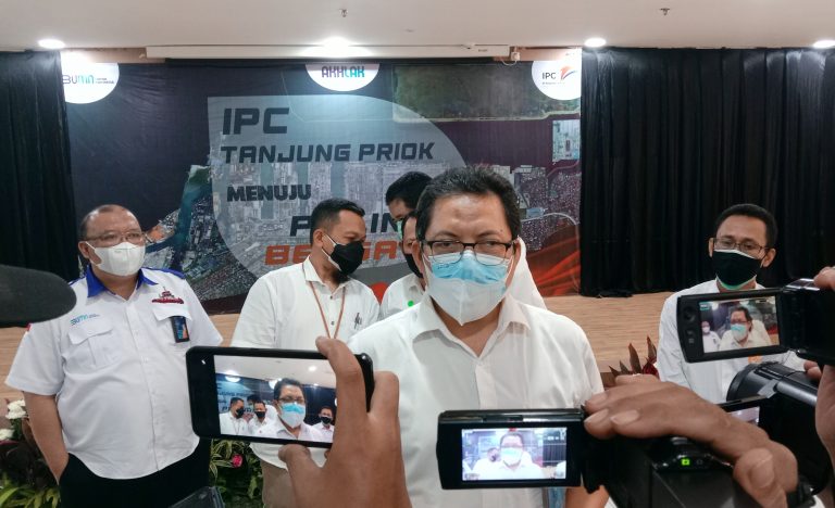 GM IPC Tanjung Priok Guna Mulyana saat jumpa pers (foto:ist) 