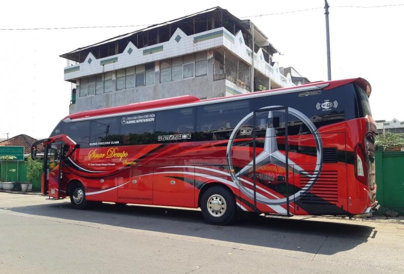 Bus Sinar Dempo rute Pagar Alam-Yogyakarta saat tiba di Terminal Bekasi, Jumat (10/9/2021).