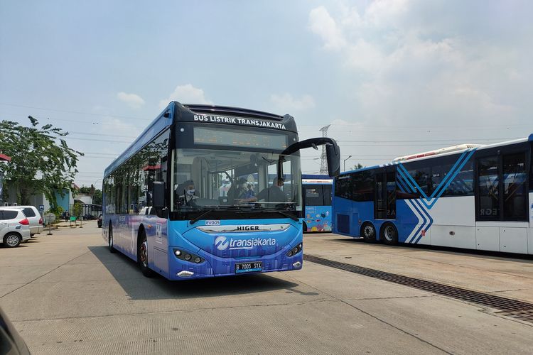 Uji coba bus listrik higer. Foto: kompas.com.