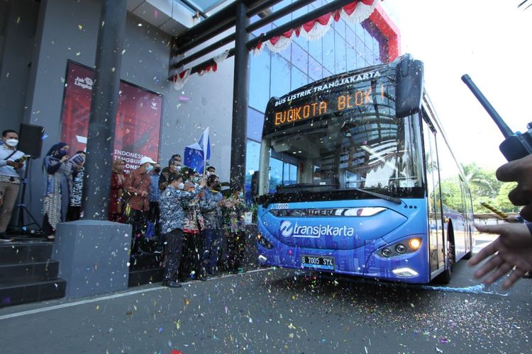 Pelepasan uji coba bus listrik Transjakarta rute Blom M-Balai Kota, Jumat (10/9/2021). Foto: kompas.com.