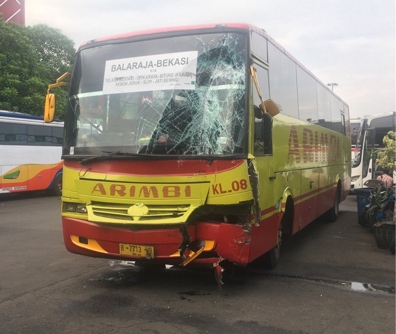 Bus Arimbi tujuan Balaraja di Terminal Bekasi, Rabu (15/9/2021) pagi. Foto: BeritaTrans.com.