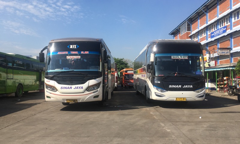 Bus Sinar Jaya siap diberangkatkan dari Terminal Bekasi, Kamis (16/9/2021) pagi. Foto: BeritaTrans.com.