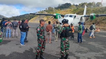 Evakuasi pesawat Rimbun Air jatuh di Papua. (DOK HUMAS POLDA PAPUA/DOK HUMAS POLDA PAPUA).