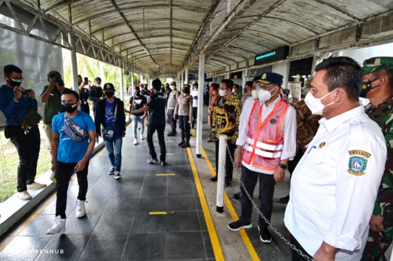 Menhub di Pelabuhan Batam