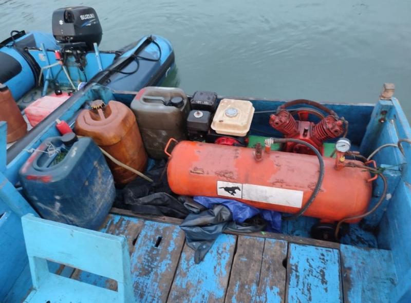 Kementerian Kelautan dan Perikanan (KKP) menangkap empat orang pelaku pengeboman ikan di wilayah Perairan Selayar, Provinsi Sulawesi Selatan. 