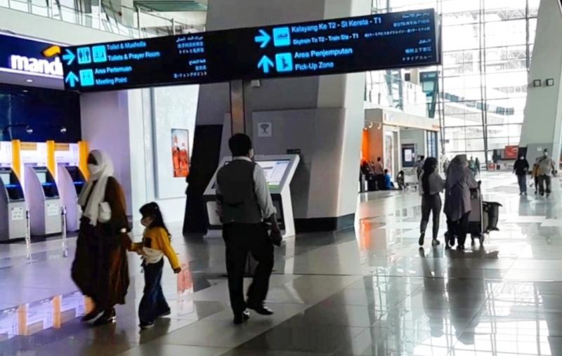 Suasana di Terminal 3 Bandara Soekarno-Hatta pada Senin (20/9/2021).