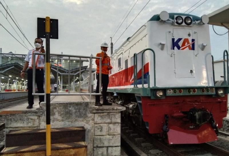 KA Lokal mulai beroperasi kembali pada 22 September 2021, setelah sebelumya sempat setop operasional karena PPKM Darurat hingga PPKM Level.(foto:dok KAI Daop 1 Jakarta)