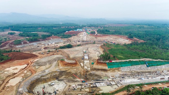 Pembangunan Bendungan Sadarwana di Kabupaten Subang sedang digarap dan selesai Oktober 2022. Jika bendungan ini rampung para petani Indramayu bakal kecipratan  manfaatnya. (Ist.)