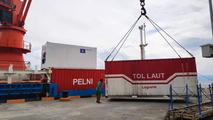 Pengiriman Logistik melalui Tol Laut.