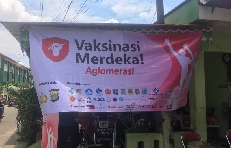 Gerai Vaksinasi Merdeka Aglomerasi di Kelurahan Sepanjang Jaya, Kecamatan Rawalumbu, Jumat (24/9/2021). Foto: BeritaTrans.com.