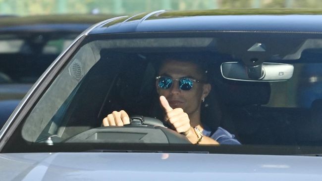 Cristiano Ronaldo memiliki koleksi mobil mewah. Foto: cnnindonesia.com.