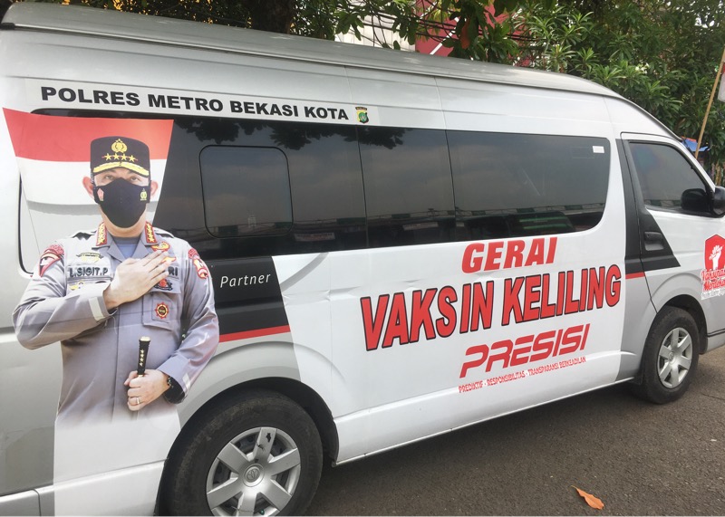 Gerai vaksin mobile yang diadakan oleh Satlantas Polres Metro Bekasi di Terminal Bekasi, Kamis (30/9/2021). Foto: BeritaTrans.com.