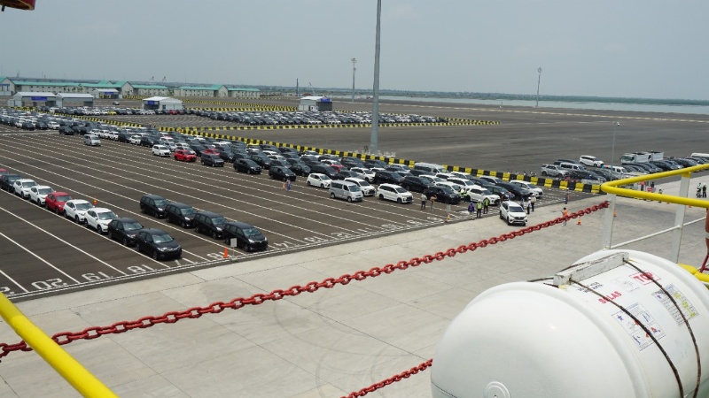 Ratusan mobil diangkut dari Pelabuhan Patimban ke Belawan