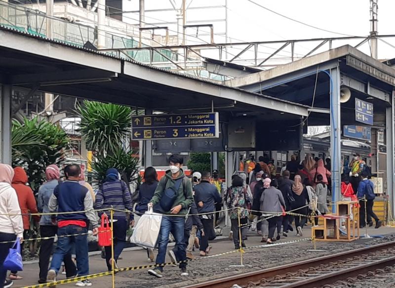 Suasana Stasiun Bekasi, Selasa (5/10/2021).