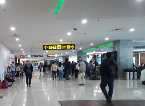 Terminal keberangkatan di Bandara I Gusti Ngurah Rai Bali. 