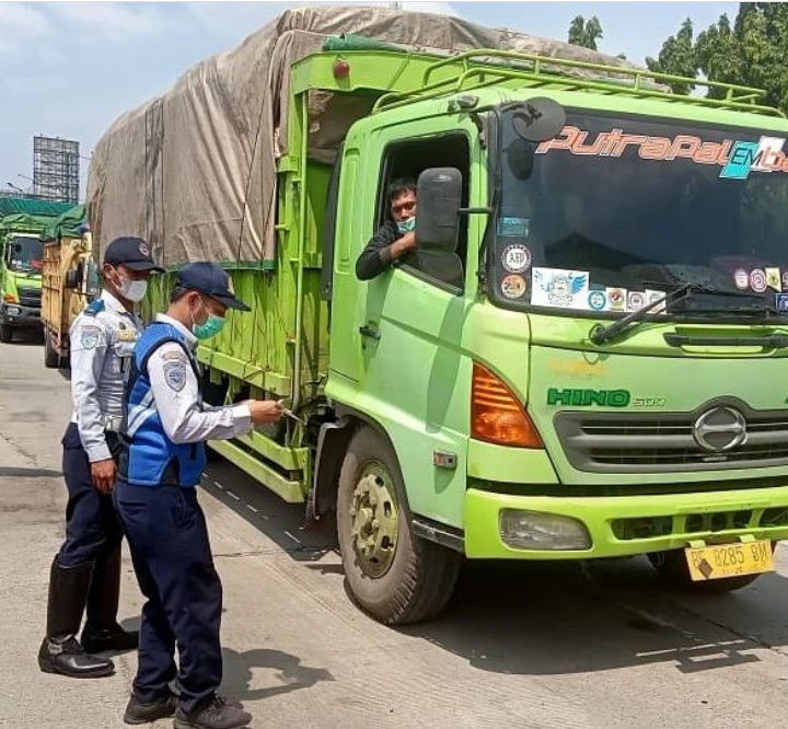 Suasana pemeriksaan di Tol tujuan Jakarta