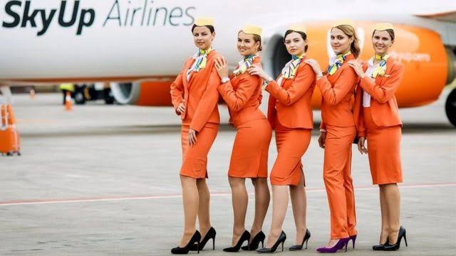 Awak kabin SkyUp Airlines mengeluhkan seragam yang mereka katakan tidak nyaman dan mengganggu kesehatan. Foto: bbcindonesia.com.
