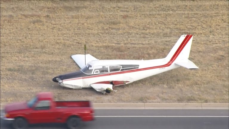 Piper Cherokee 1958 kehilangan daya tak lama setelah lepas landas dari Bandara Regional Colorado Utara tepat sebelum jam 7 pagi. Foto-foto: CBS.