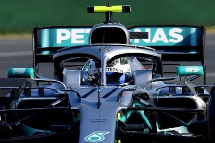 Pebalap Mercedes asal Finlandia, Valtteri Bottas, menjalani sesi kualifikasi F1 GP Australia di Sirkuit Albert Park, 16 Maret 2019. Foto: kompas.com.