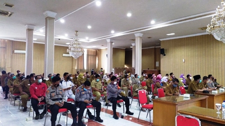 Peserta rapat koordinasi vaksinasi Covid-19 di Ruang Nyimas Gandasari, Setda Kabupaten Cirebon, Senin (11/10/2021). (Ist.)