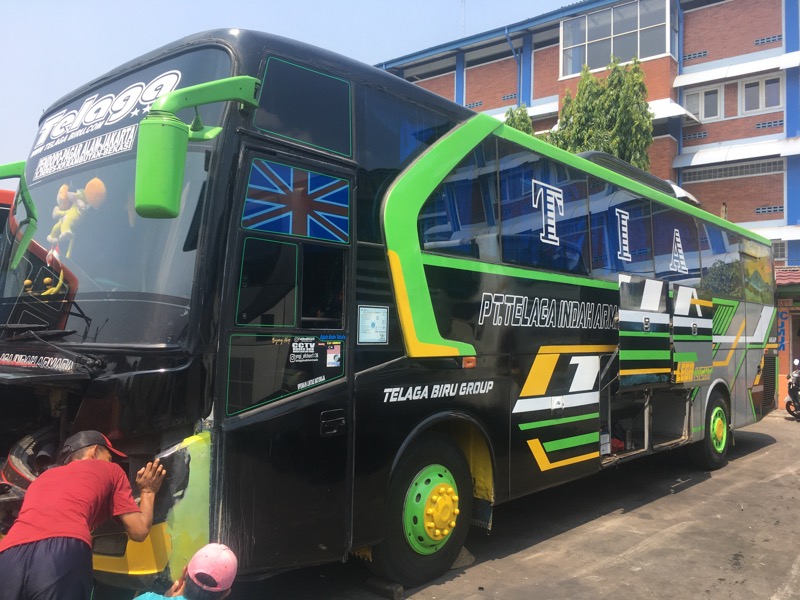 Bus TIA trayek Bekasi-Pendopo-Pagar Alam di Terminal Bekasi, Selasa (12/10/2021). Foto: BeritaTrans.com.