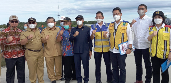 Foto bersama saat kunjungan kerja reses Komisi V DPR RI ke Tol Pekanbaru-Bangkinang. (Ist.)