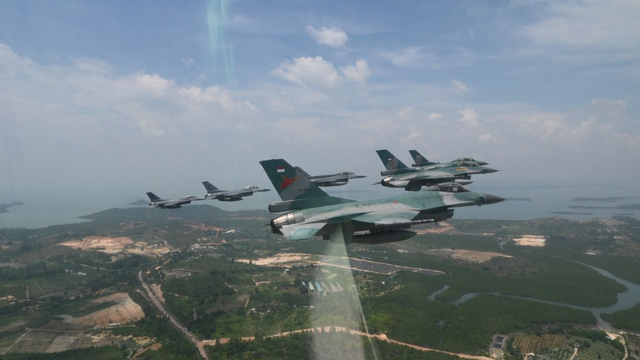 CAF RSAF dan TNI AU terlibat Pertemuan Udara di Pekanbaru. 