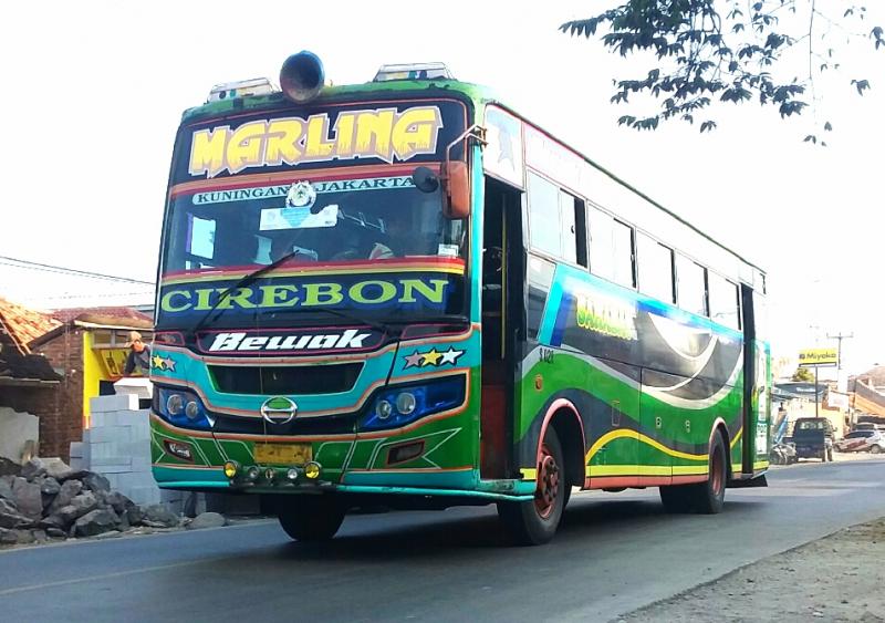 Bus Marlina Sahabat antar dan jemput  puluhan penumpang Indramayu-Jakarta  PP. (Taryani)