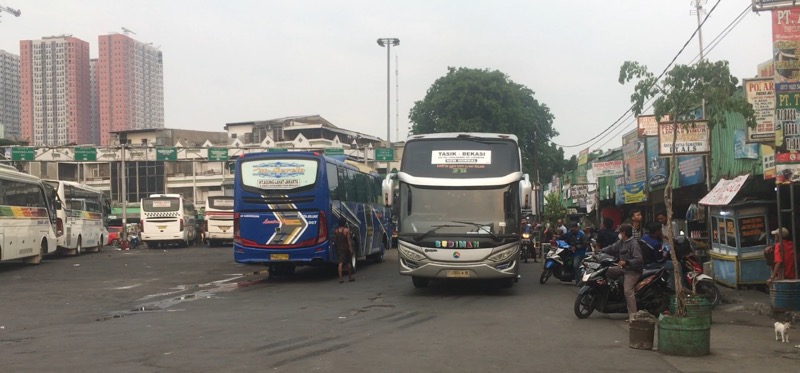 Bus Budiman saat memasuki Terminal Bekasi, Kamis (14/10/2021) sore. Foto: BeritaTrans.com.
