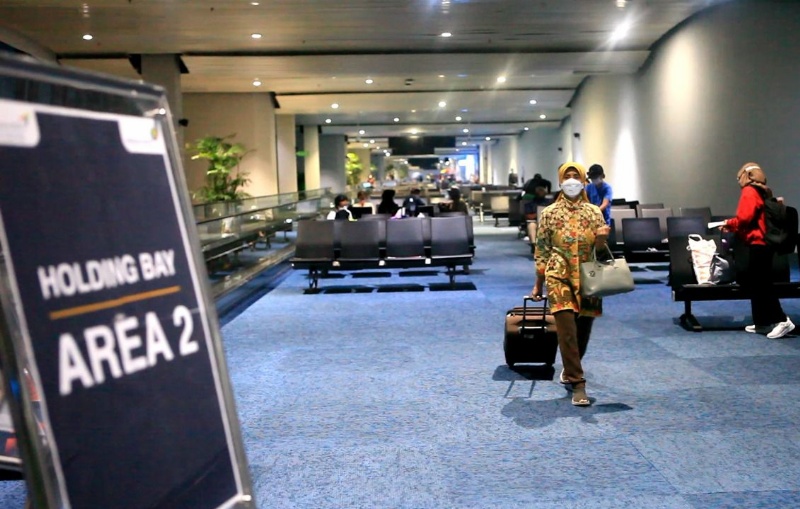  Penumpang dari luar negeri jalani karantina setelah mendarat di Bandara Soekarno-Hatta.