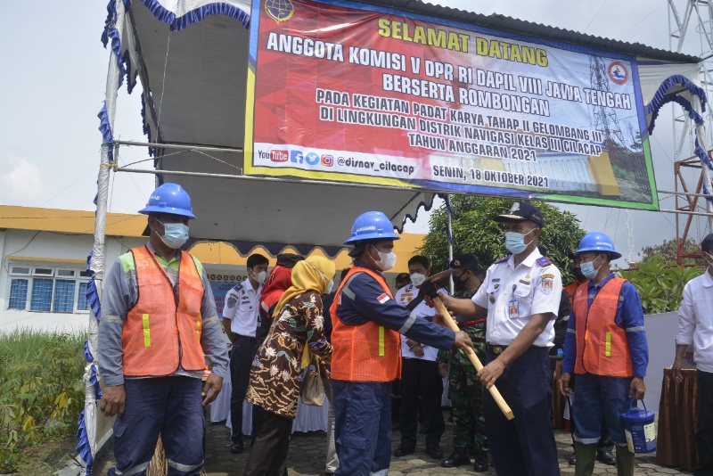 Padat karya di Disnav Cilacap