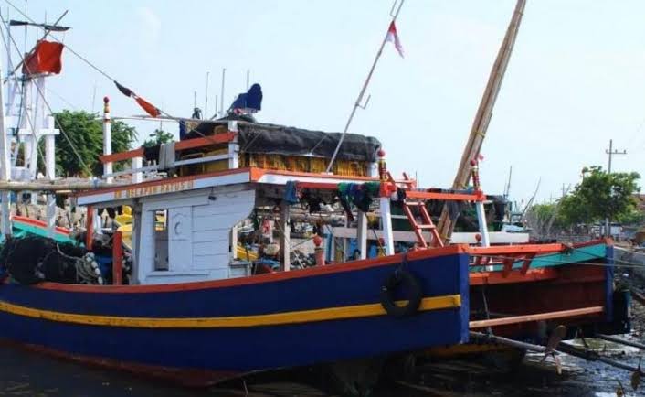 Sepuluh nelayan Pasuruan terluka akibat lampu petromaks meledak di kapal. Foto: republika.co.id.