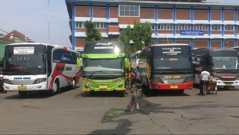 Bus Sumatera di Terminal Bekasi, Jumat (22/10/2021). Foto: BeritaTrans.com.