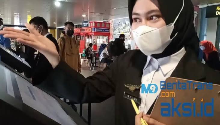 Bagi pengusaha penerbangan, pengetatan persyaratan tersebut menambah beban bagi calon penumpang. Ini berarti bisnis penerbangan di Indonesia harus menunggu lebih lama untuk pulih kembali.