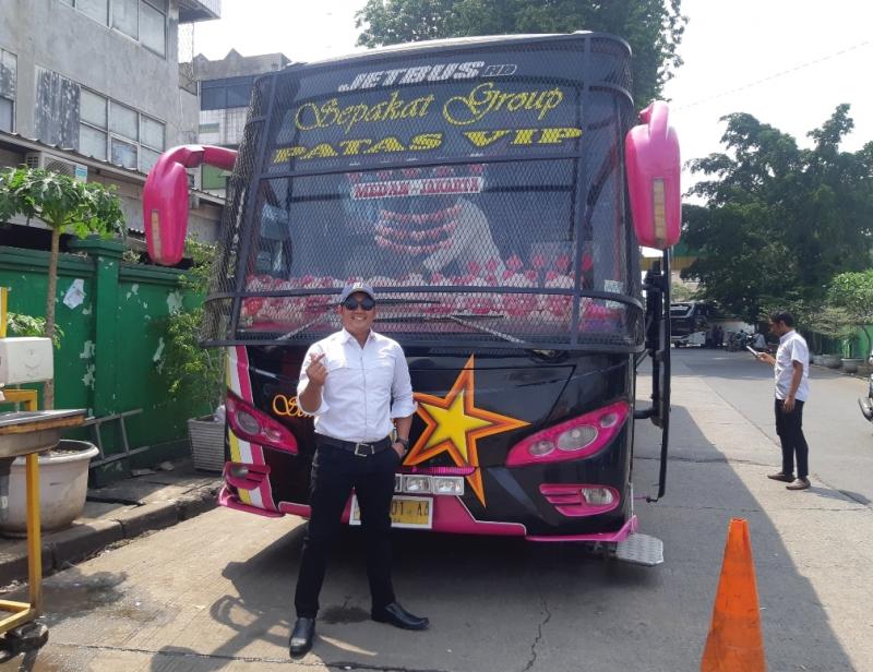 Ajo Doni pengemudi bus Sempati Star jurusan Bekasi-Medan. 