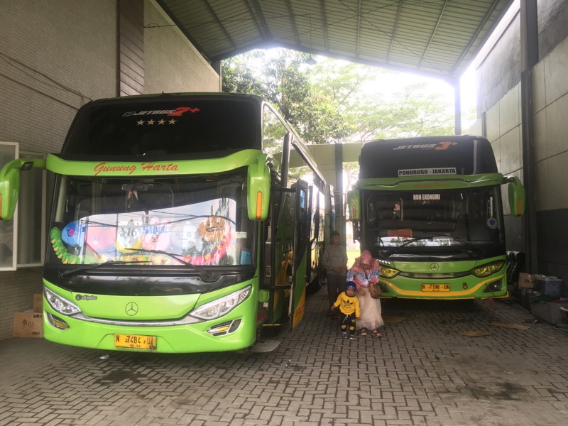 Bus Gunung Harta di pool Bulak Kapal, Bekasi Timur, Sabtu (23/10/2021). Foto: BeritaTrans.com.