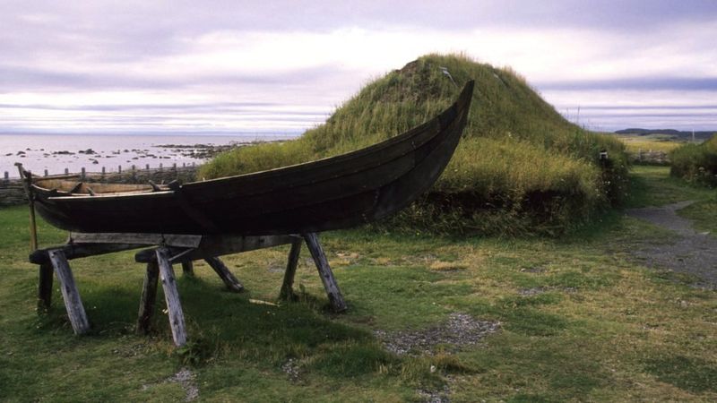 Replika rumah Viking dan barang-barang lainnya di L`Anse aux Meadows, situs warisan dunia UNESCO di Newfoundland, Kanada.
