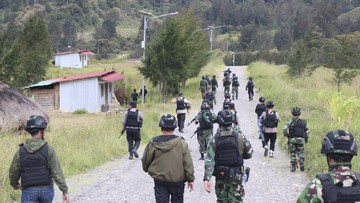 Foto ilustrasi. Polisi menyebut KKB melakukan serangkaian penembakan dan pembakaran di kawasan Bandara Bilorai, Intan Jaya, Papua pada Jumat (29/10). (Foto: Dok. Puspen TNI)