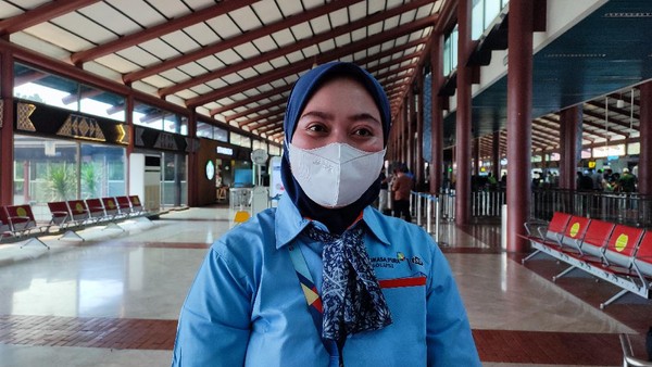 Halimah, cleaning service Bandara Sekarno-Hatta penemu cek Rp 35,9 miliar (Nahda Rizki Utami/detikcom)  