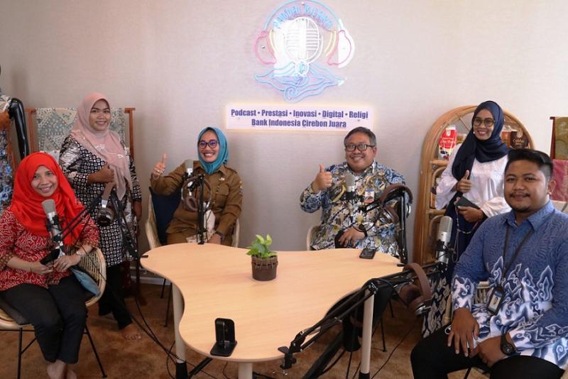 Wakil Wali Kota Cirebon, Dra. Hj. Eti Herawati membuka talkshow Hari Belanja Online UMKM (Harbolkum) Ciayumajakuning secara daring. (Ist.)