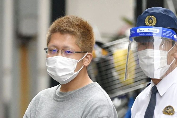Kyota Hattori, 24, yang ditangkap atas dugaan insiden penikaman, pembakaran, dan asam di kereta Keio Line pada hari Halloween pada 31 Oktober 2021.(KYODO/REUTERS via VOA INDONESIA)
