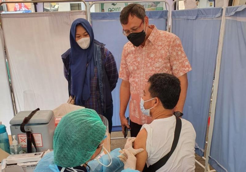 Foto: Vaksinasi warga Kemayoran, Jakarta Pusat pertanggal 2 November 2021 sudah 79,25 persen. 